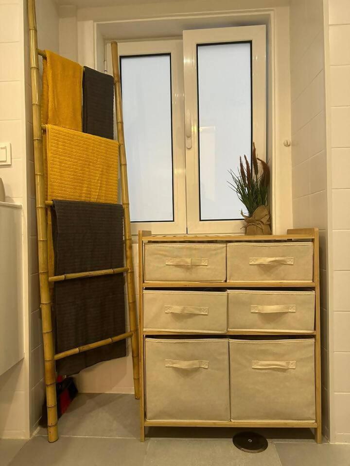 Stylish Renovated Apartment In Chiado Lisboa Exterior foto
