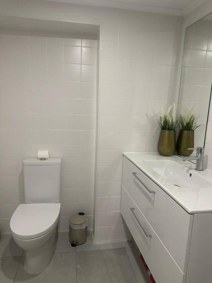 Stylish Renovated Apartment In Chiado Lisboa Exterior foto