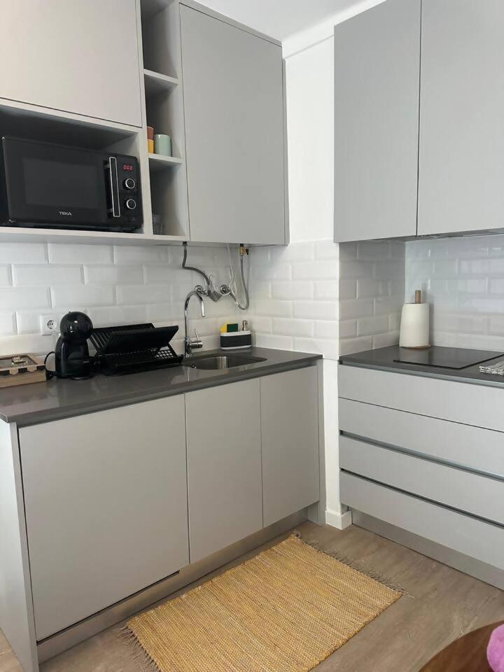 Stylish Renovated Apartment In Chiado Lisboa Exterior foto