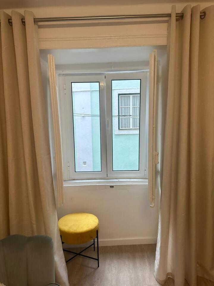 Stylish Renovated Apartment In Chiado Lisboa Exterior foto