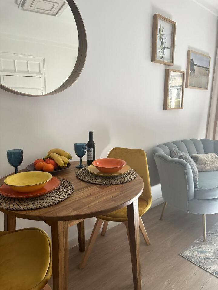 Stylish Renovated Apartment In Chiado Lisboa Exterior foto